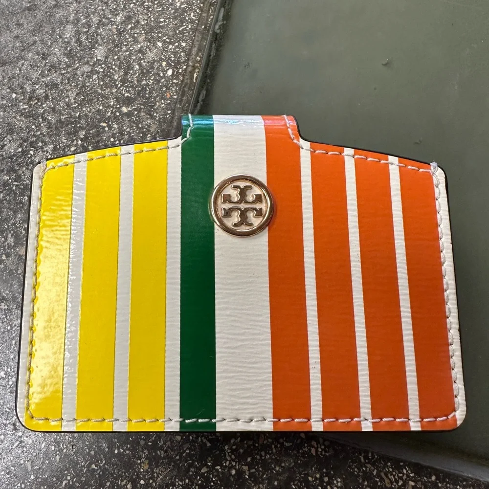 Authentic Tory Burch card holder - Picture 1 of 7